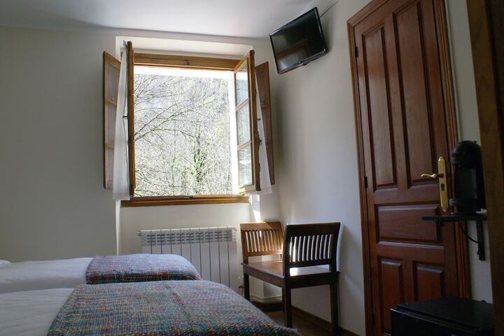 Room 12 of 27