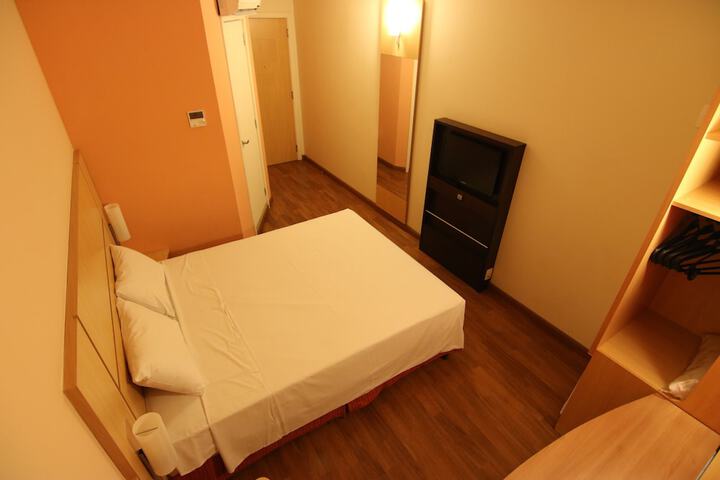 Room 5 of 32