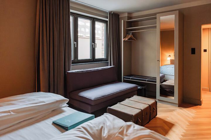 Room 27 of 80