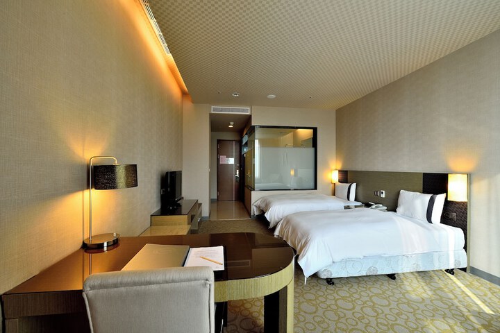 Room 12 of 43
