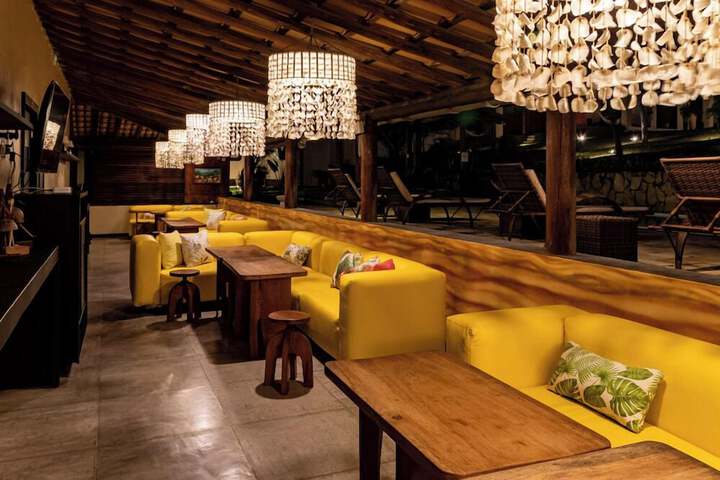 Lounge 94 of 112