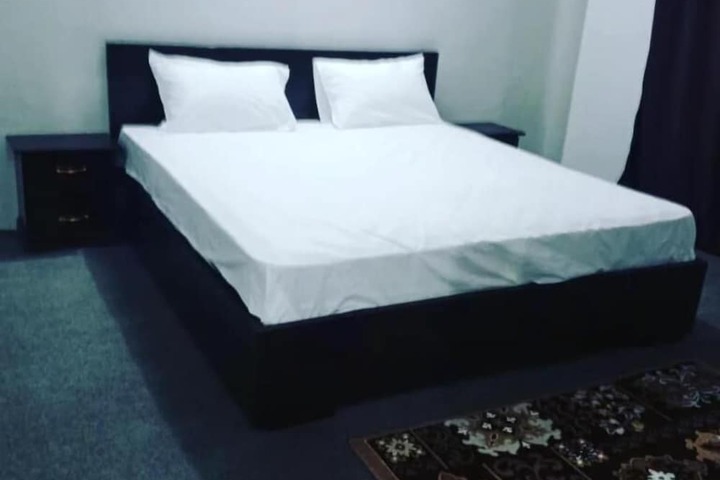 Room 6 of 10