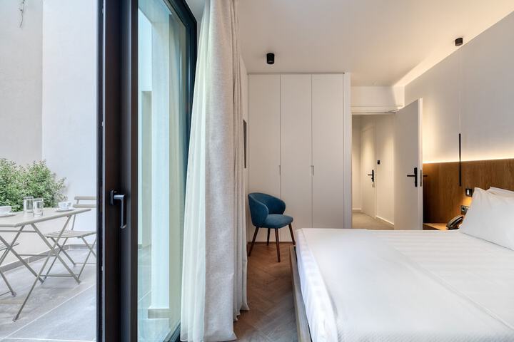 Room 10 of 76