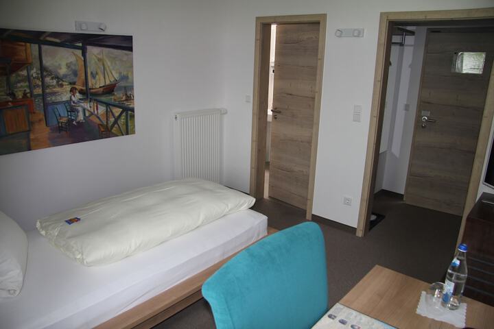 Room 8 of 110
