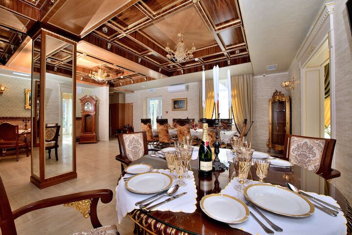 Dining 93 of 144