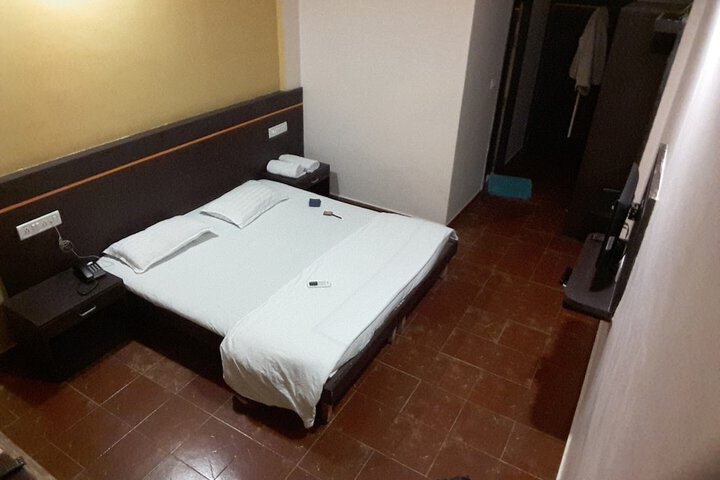 Room 5 of 11