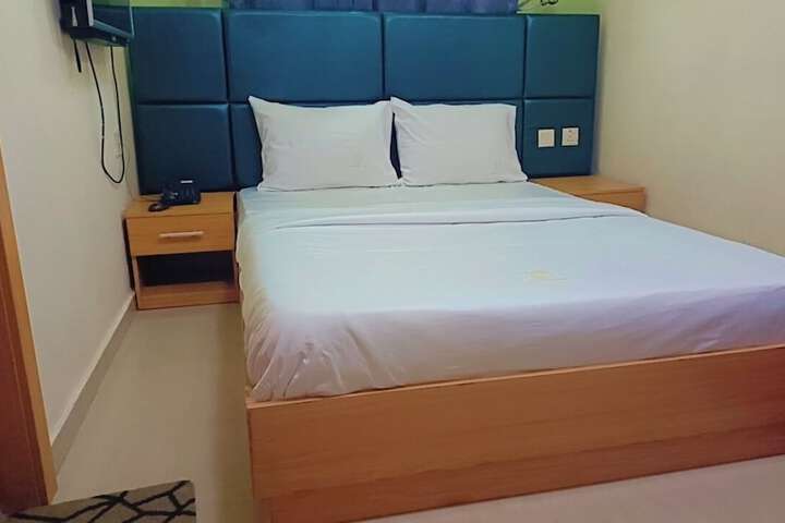 Room 3 of 11
