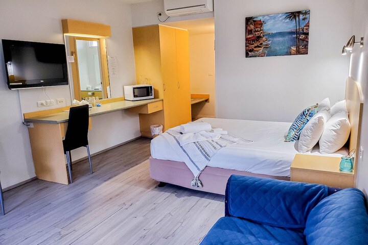 Room 15 of 100