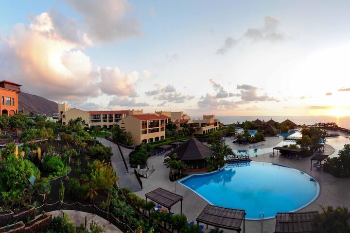 Hotel with Pool