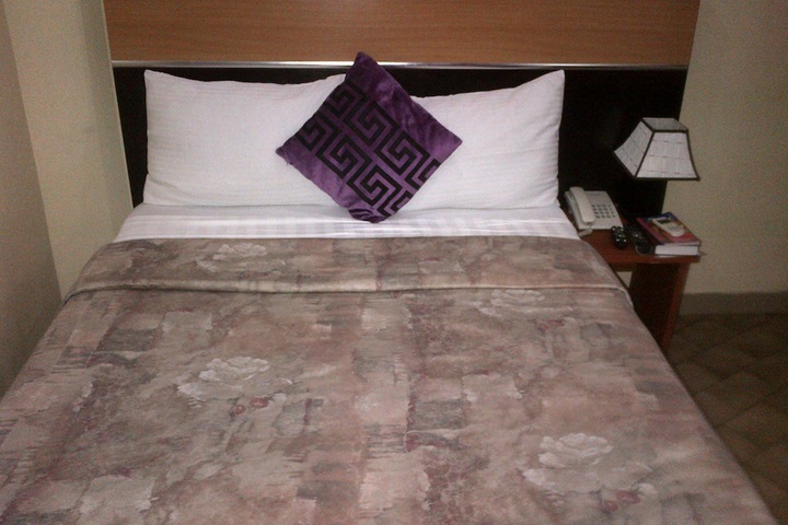 Room 9 of 37