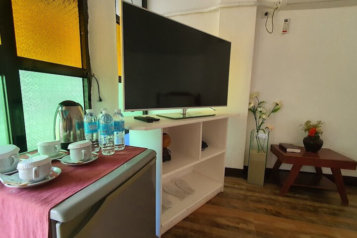 Lounge 96 of 141