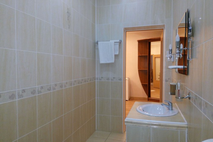 Room 2 of 74