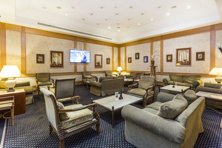 Lounge 68 of 87