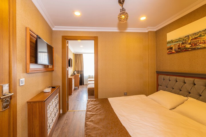 Room 18 of 48