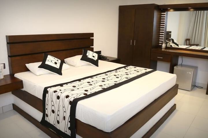 Room 13 of 25