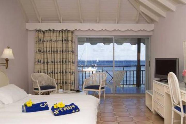 Exterior of Captain Olivers Resort