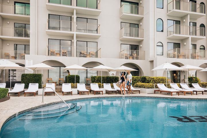 Pool 40 of 94