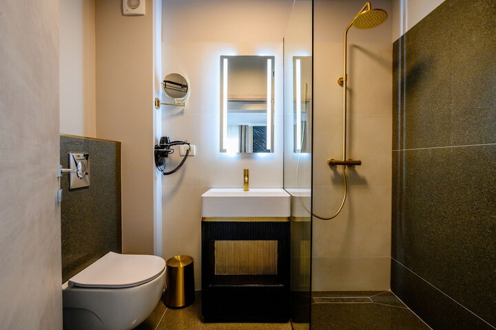 Room 53 of 70