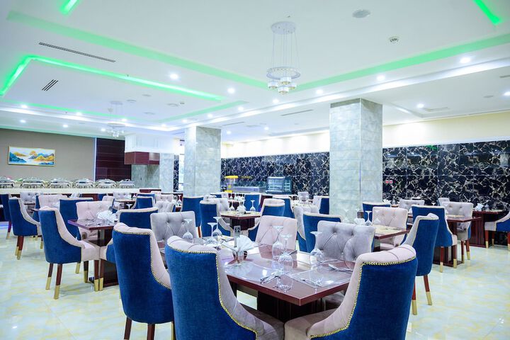 Ballroom/Hall 118 of 166