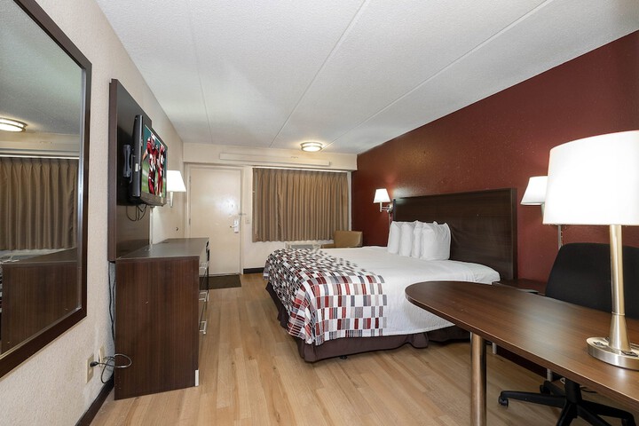 1 King Bed (9 of 9)