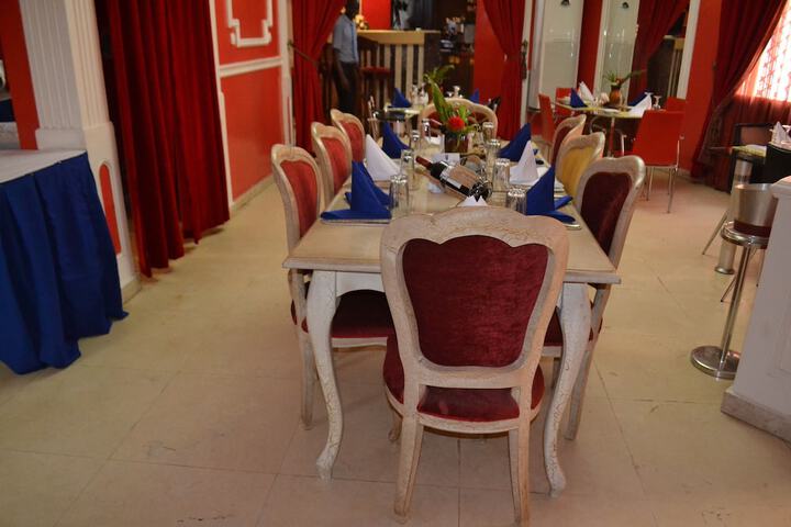 Dining 17 of 23