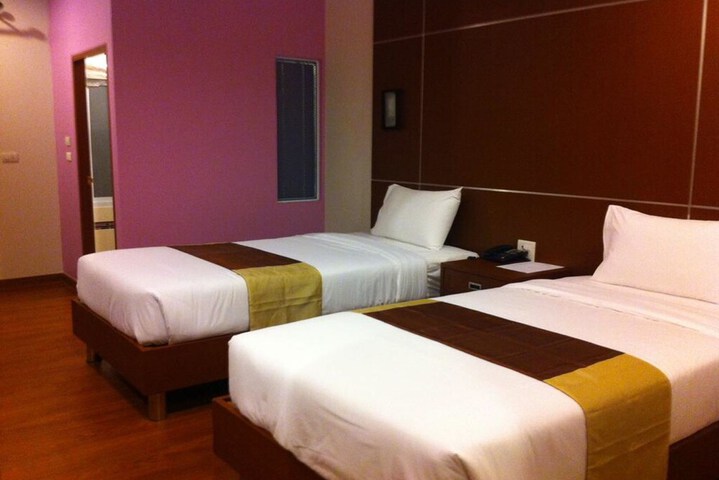 Room 9 of 31