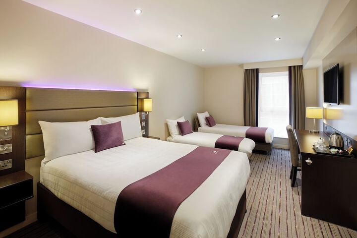 Room 3 of 32