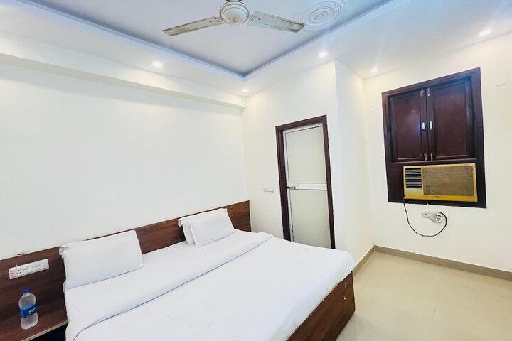 Room 3 of 9
