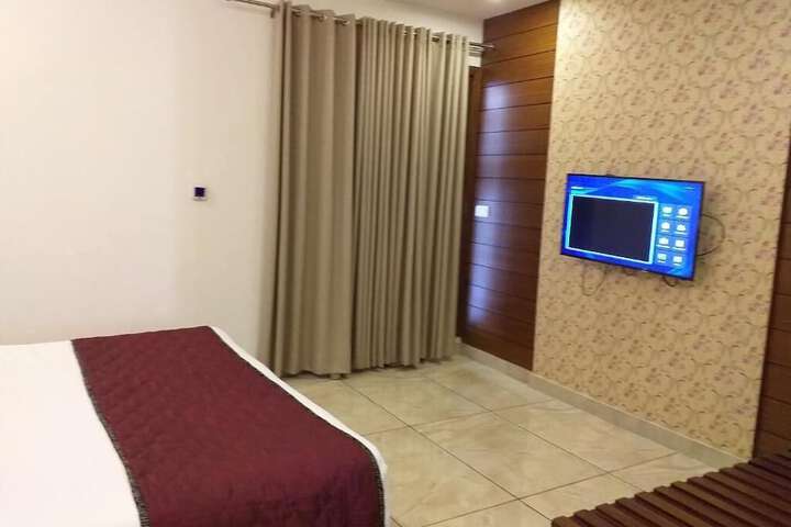 Room 17 of 49