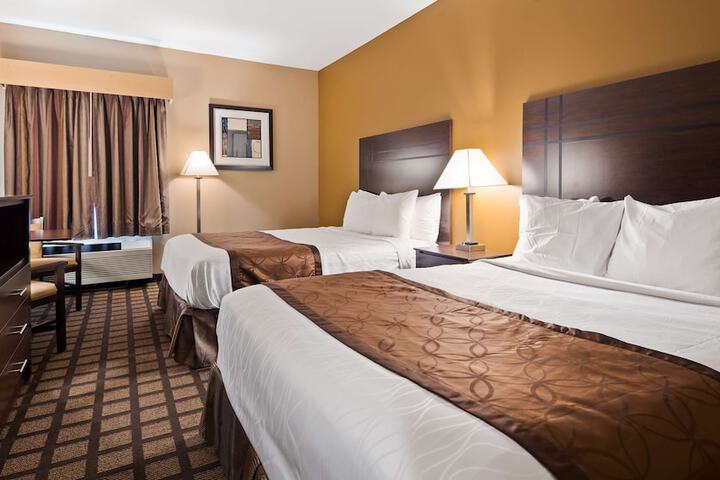 2 Queen Beds Refrigerator WiFi Continental Breakfast (9 of 11)