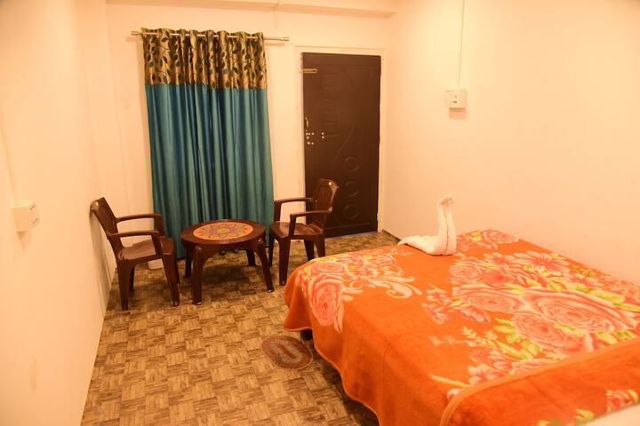 Room 10 of 13