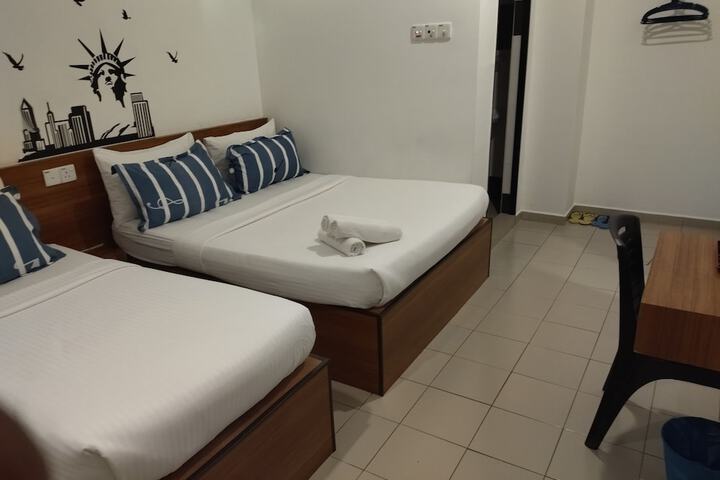 Room 9 of 33
