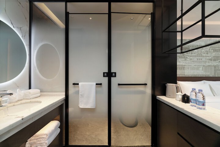 Room 11 of 22