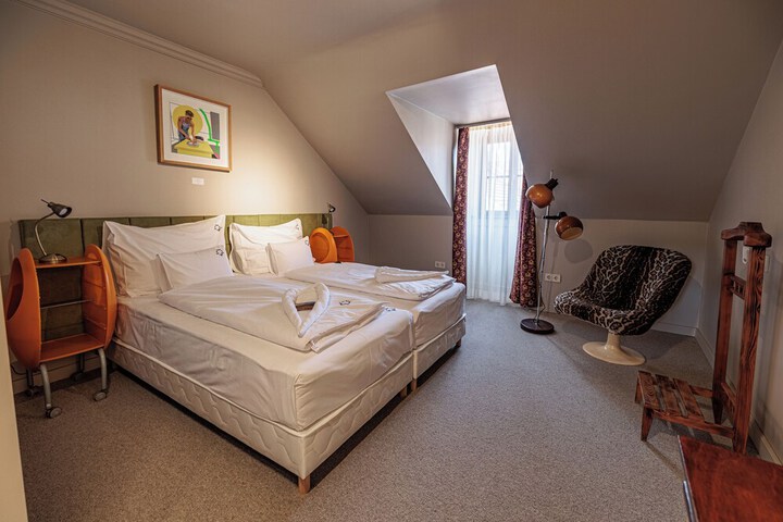 Room 48 of 103