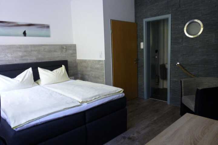 Room 7 of 43