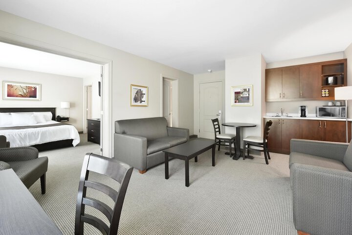 Suite Executive King Bed (5 of 6)