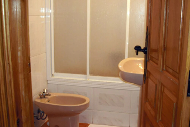 Room 6 of 11