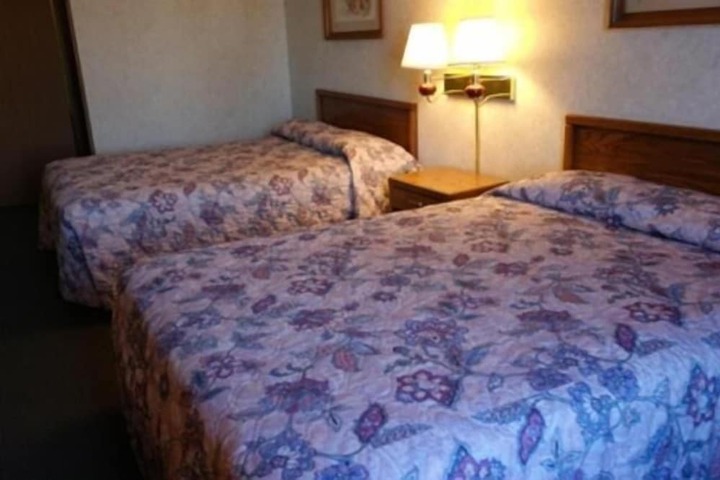 Room 9 of 16