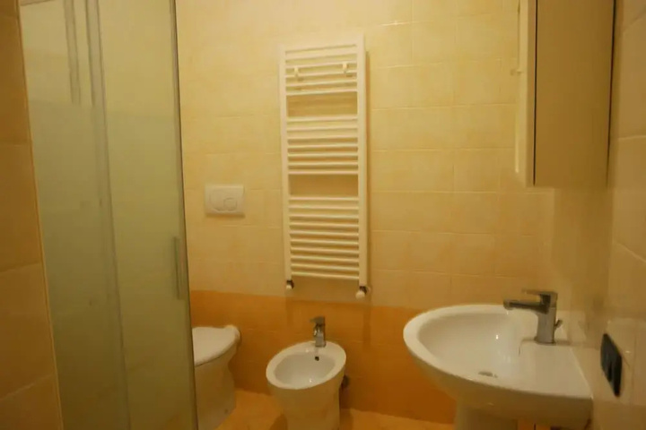 Room 4 of 7