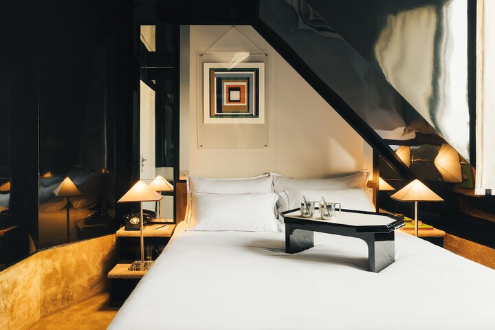 Room 9 of 17