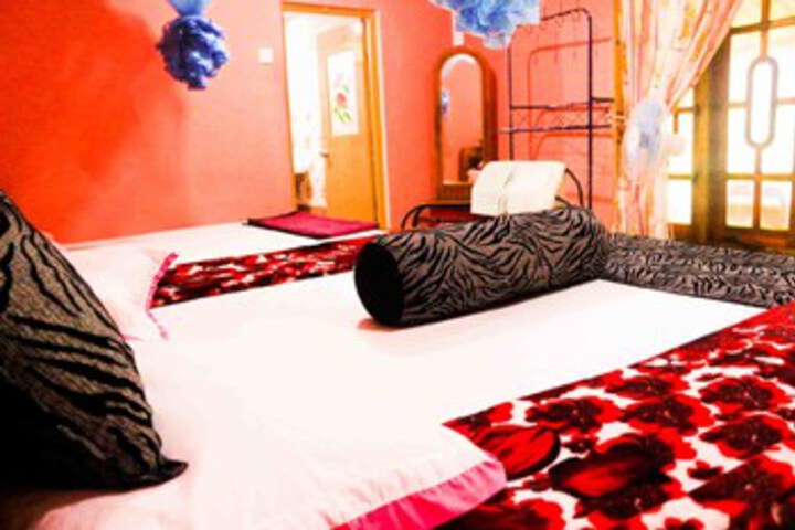 Room 4 of 7