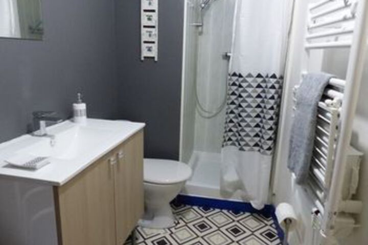 Room 4 of 24