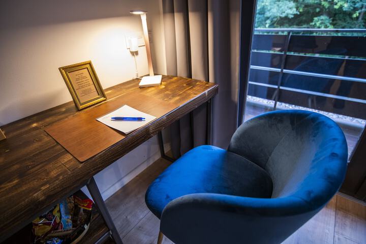 Room 13 of 37