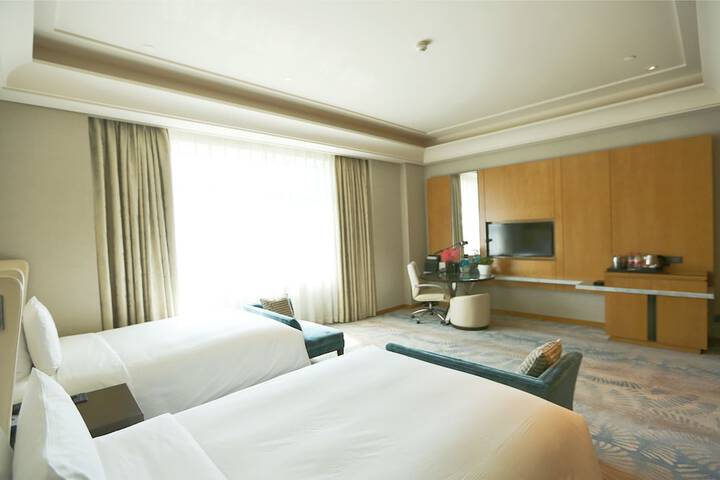 Room 13 of 136