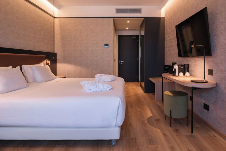 Room 16 of 60