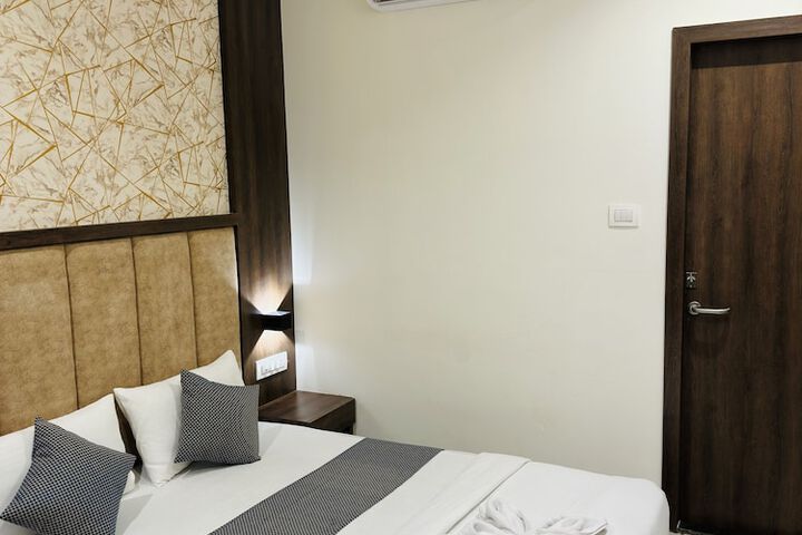 Room 8 of 22