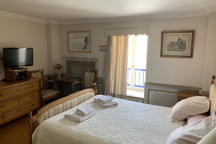 Room 6 of 23