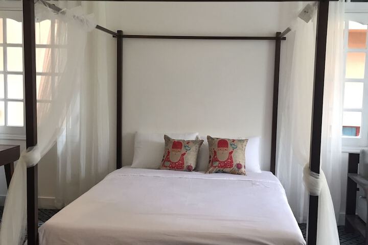 Room 12 of 27