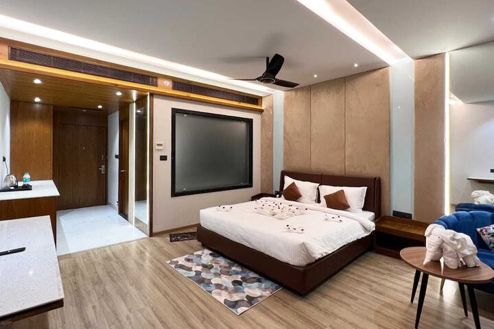 Room 6 of 34