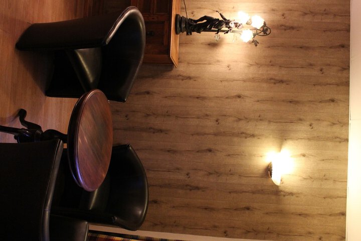 Lounge 42 of 51